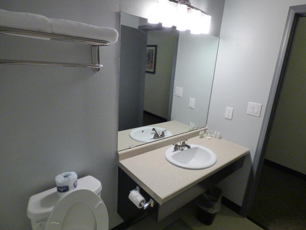 Republic Hotel Big Lake 客房 照片
